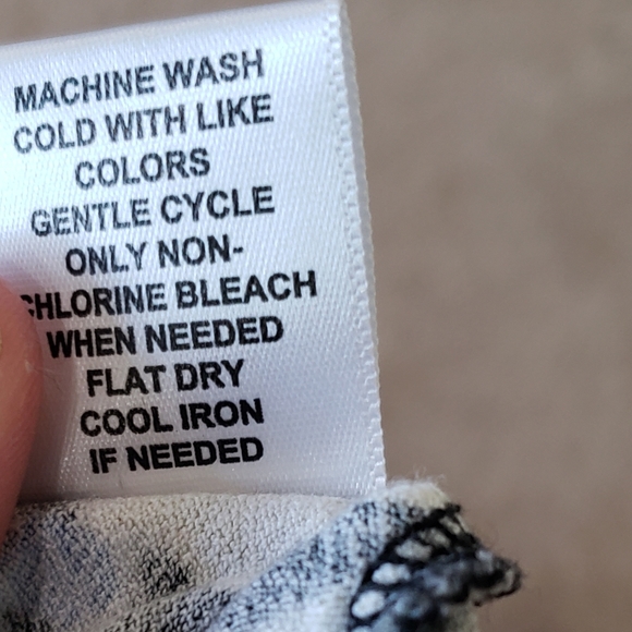 Xs Cold shoulder floral and stripe pattern flowy tee - Picture 6 of 6